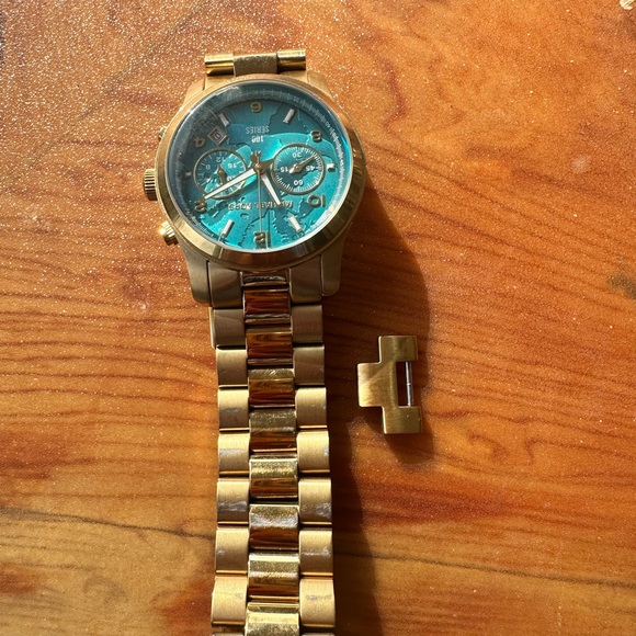 Michael Kors “Watch Hunger Stop” watch - Picture 8 of 8